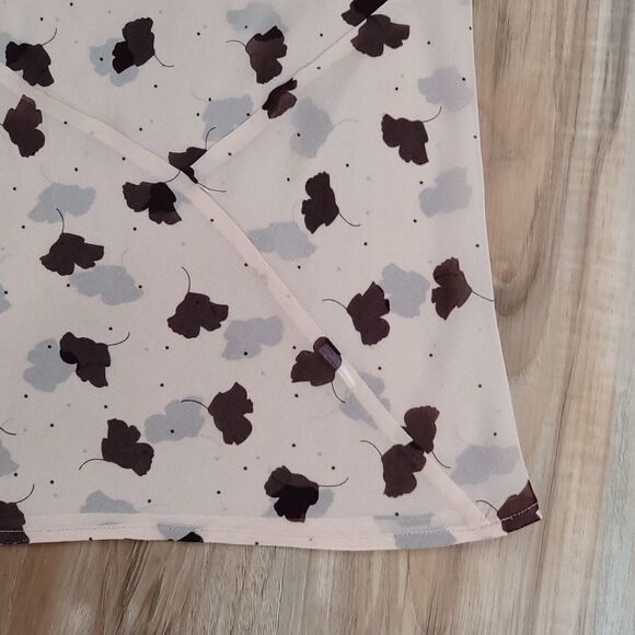 🔹️Cabi Cream Playful Me Leaf & Polka Dot Print Semi Sheer Sleeveless Top Medium - Picture 9 of 12